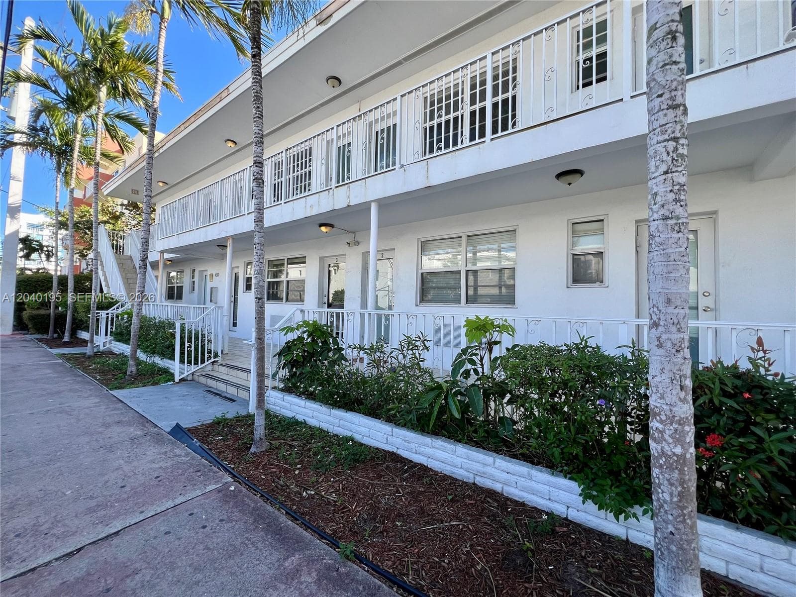 A12040195 — Miami Beach — 15
