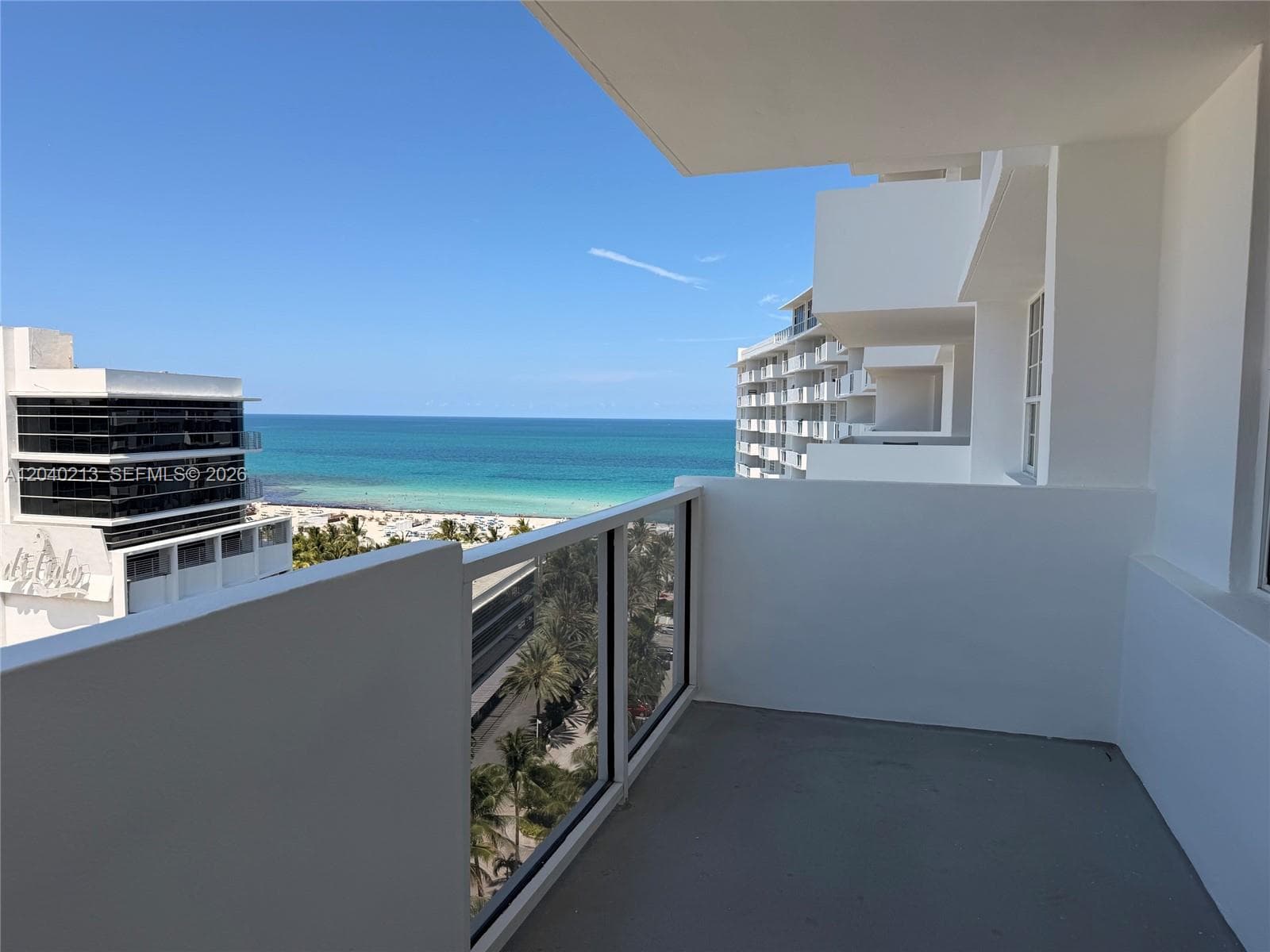 A12040213 — Miami Beach — 3