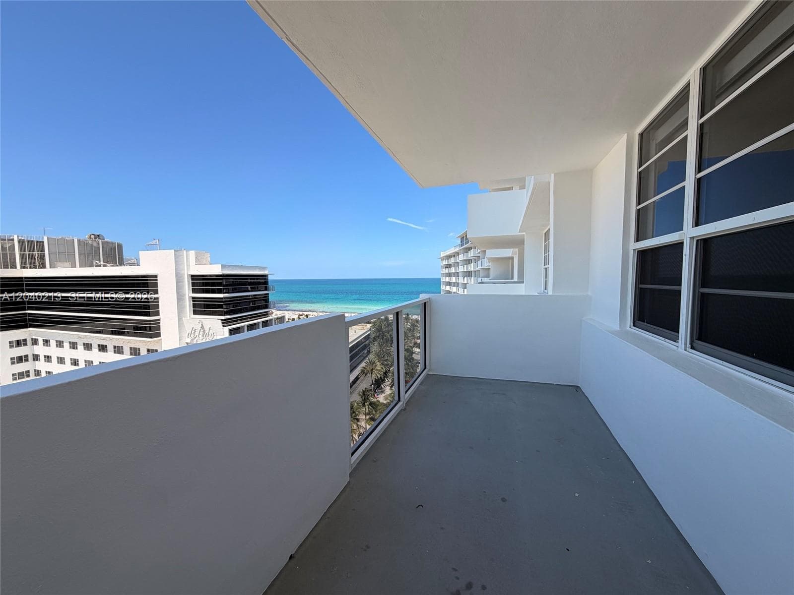 A12040213 — Miami Beach — 29