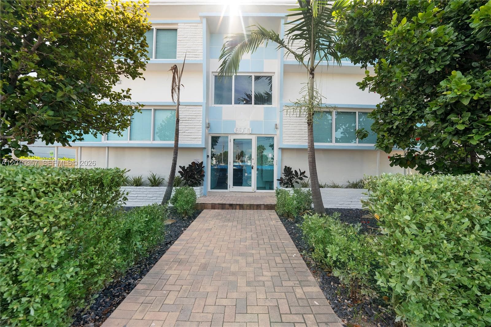 A12040357 — Miami Beach