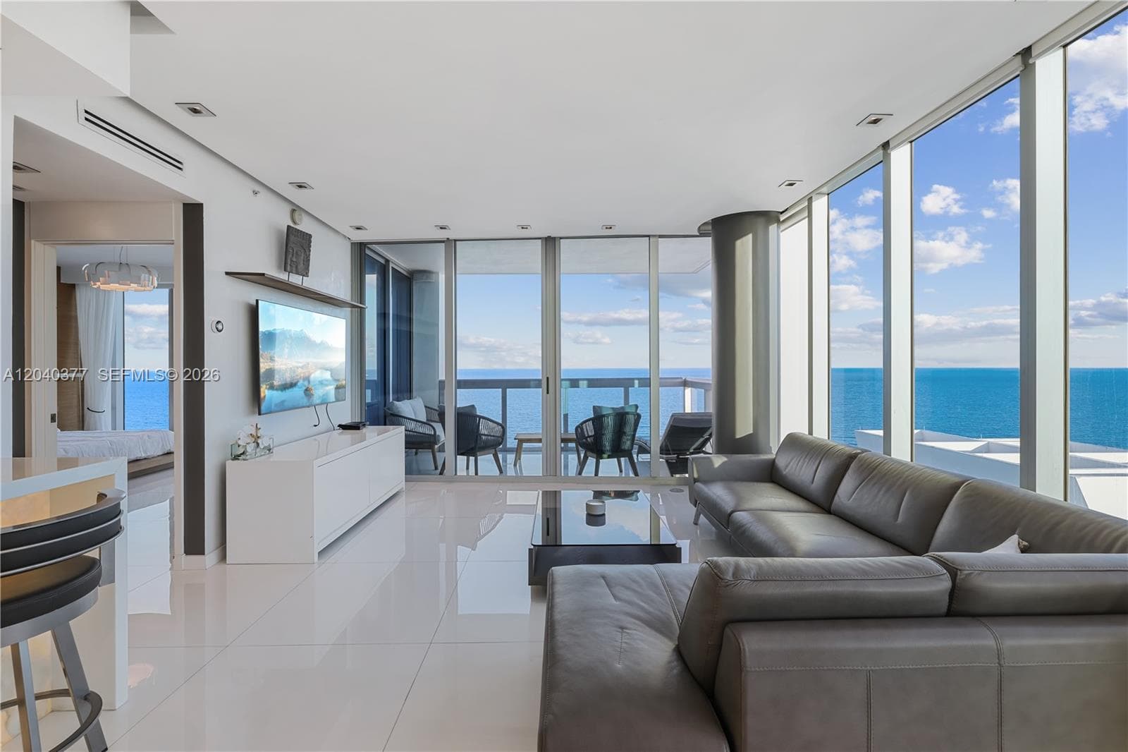 A12040377 — Miami Beach — 16