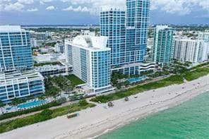 A12040377 — Miami Beach — 63