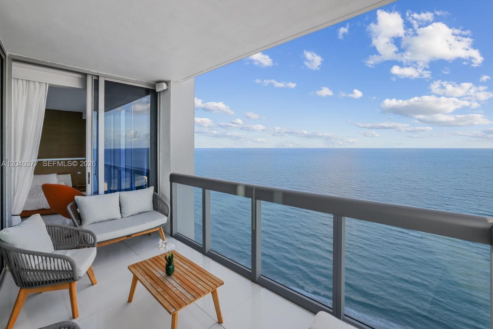 A12040377 — Miami Beach