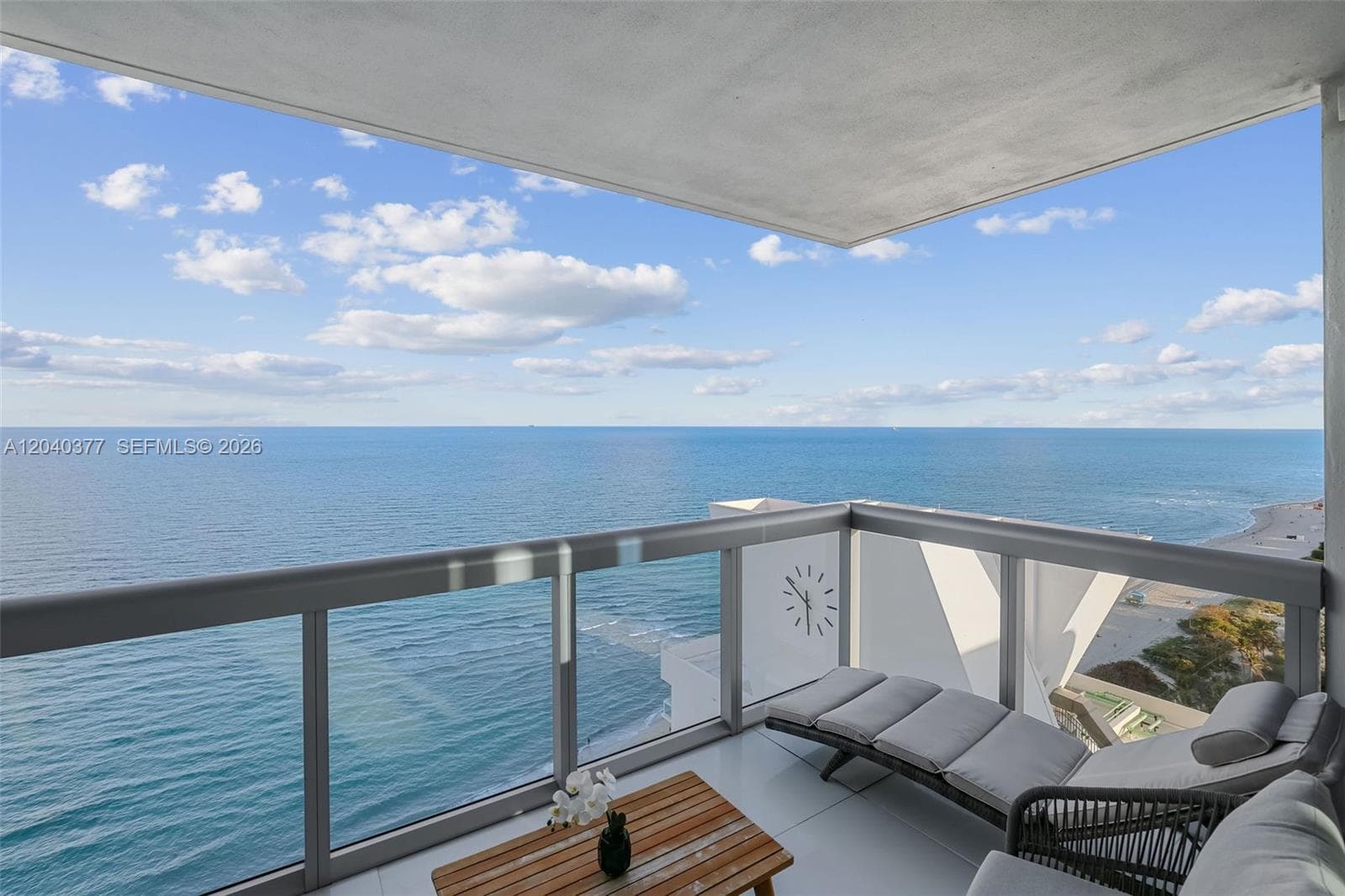 A12040377 — Miami Beach — 19