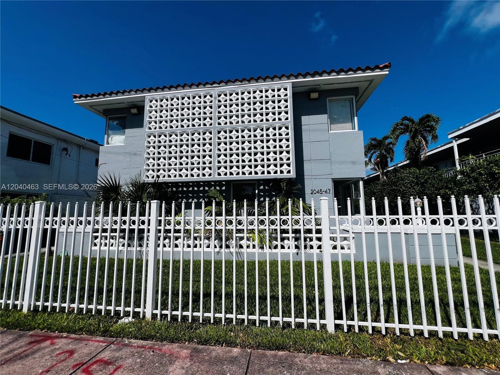 A12040463 — Miami Beach — 18