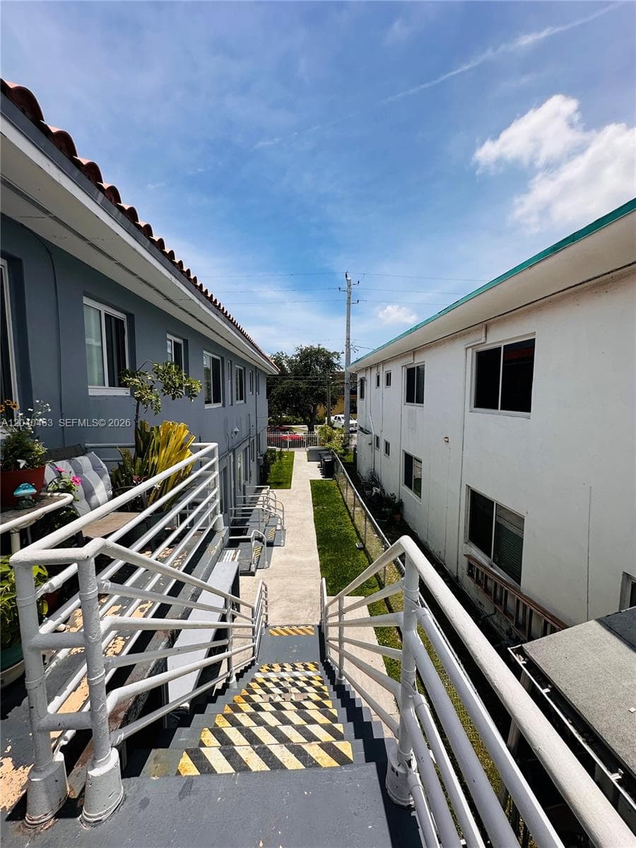 A12040463 — Miami Beach — 19