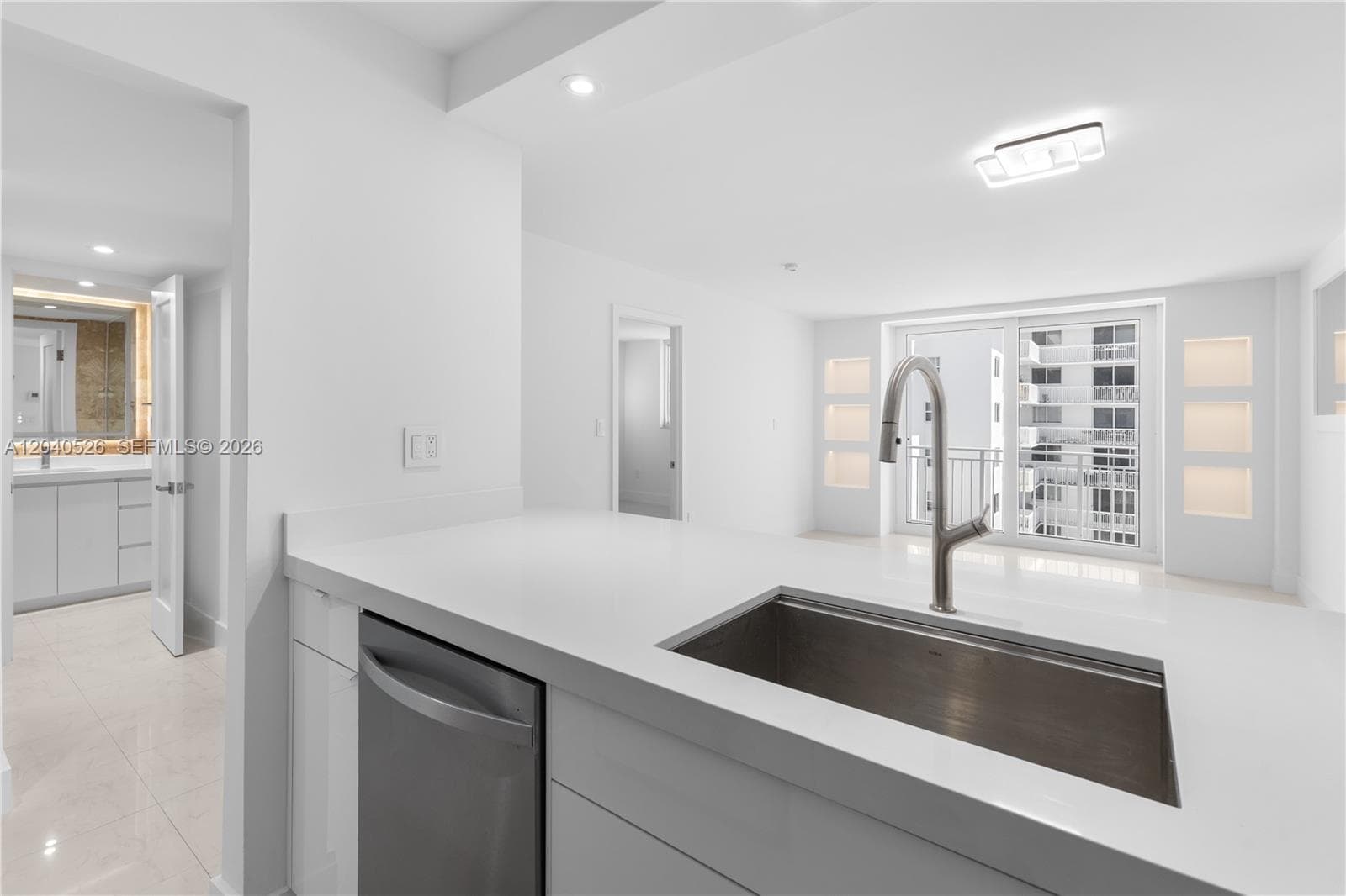 A12040526 — Miami Beach — 4
