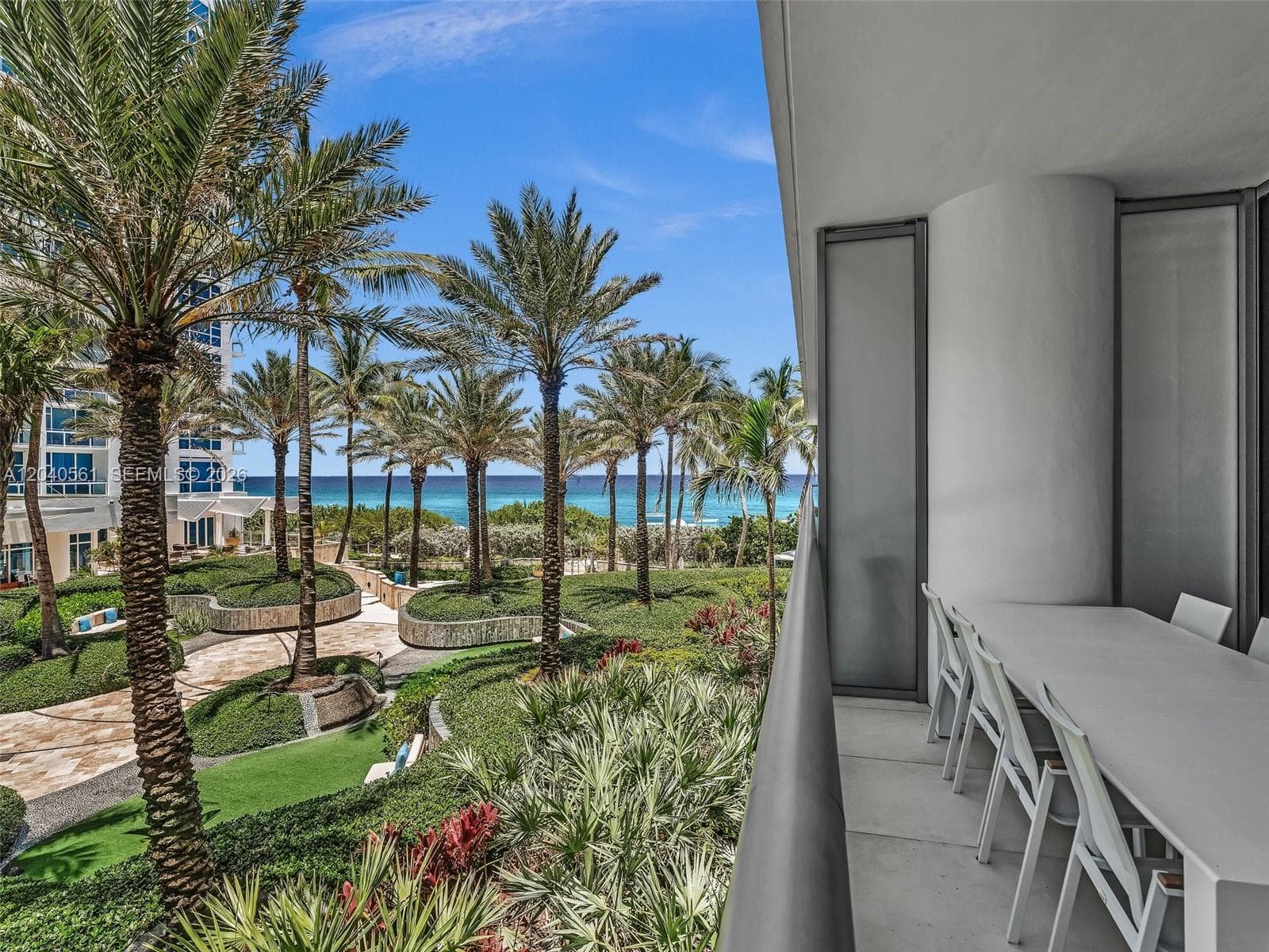 A12040561 — Miami Beach — 13