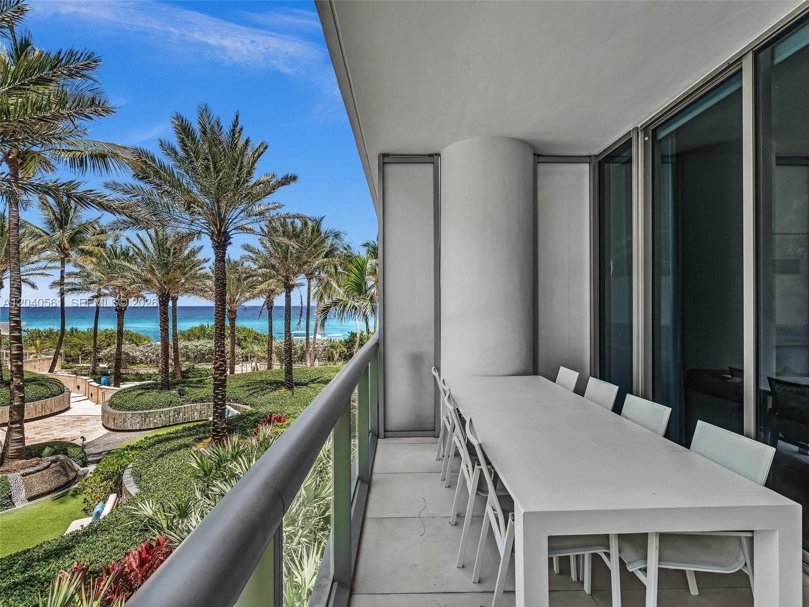 A12040561 — Miami Beach