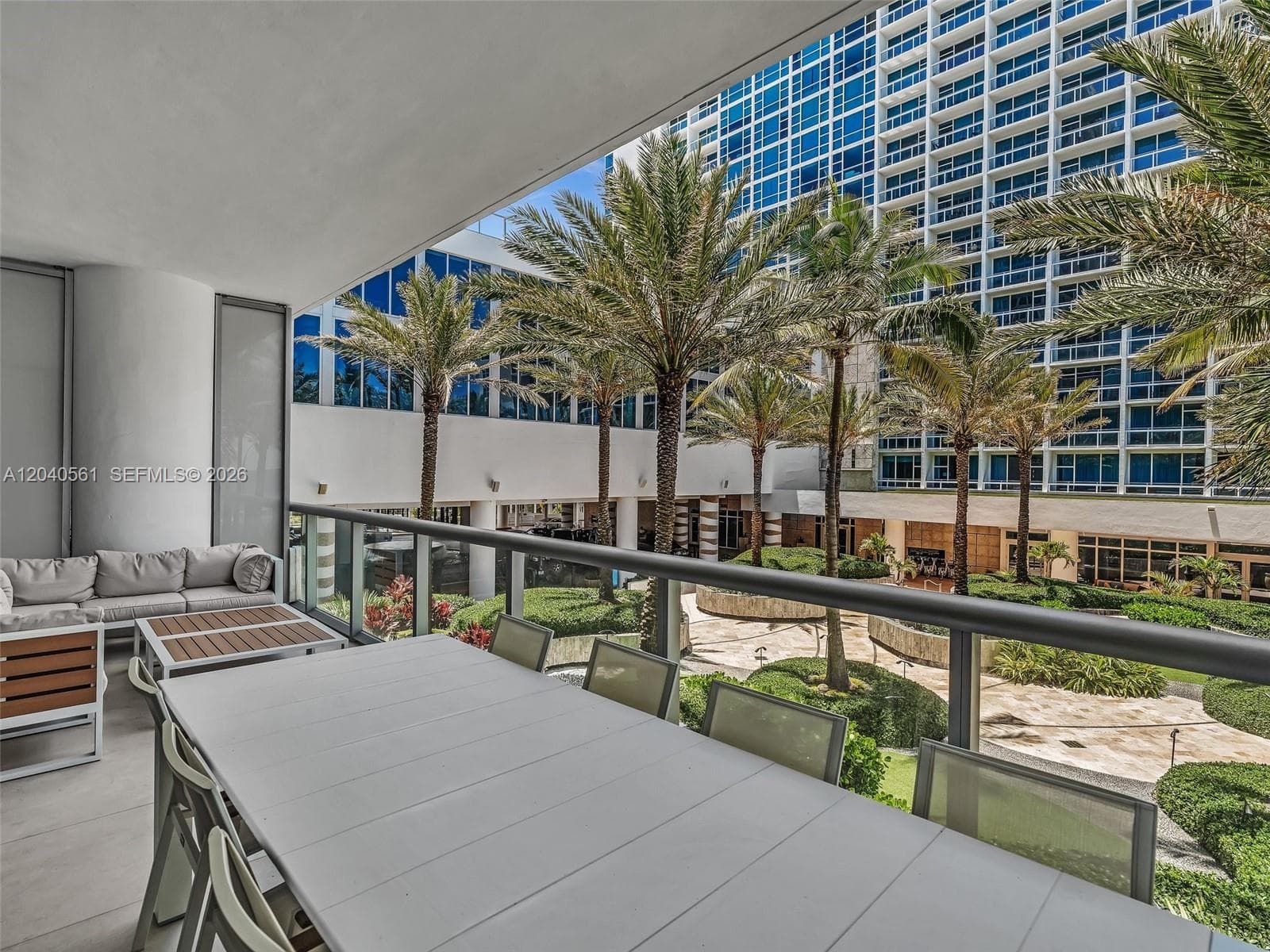 A12040561 — Miami Beach — 14