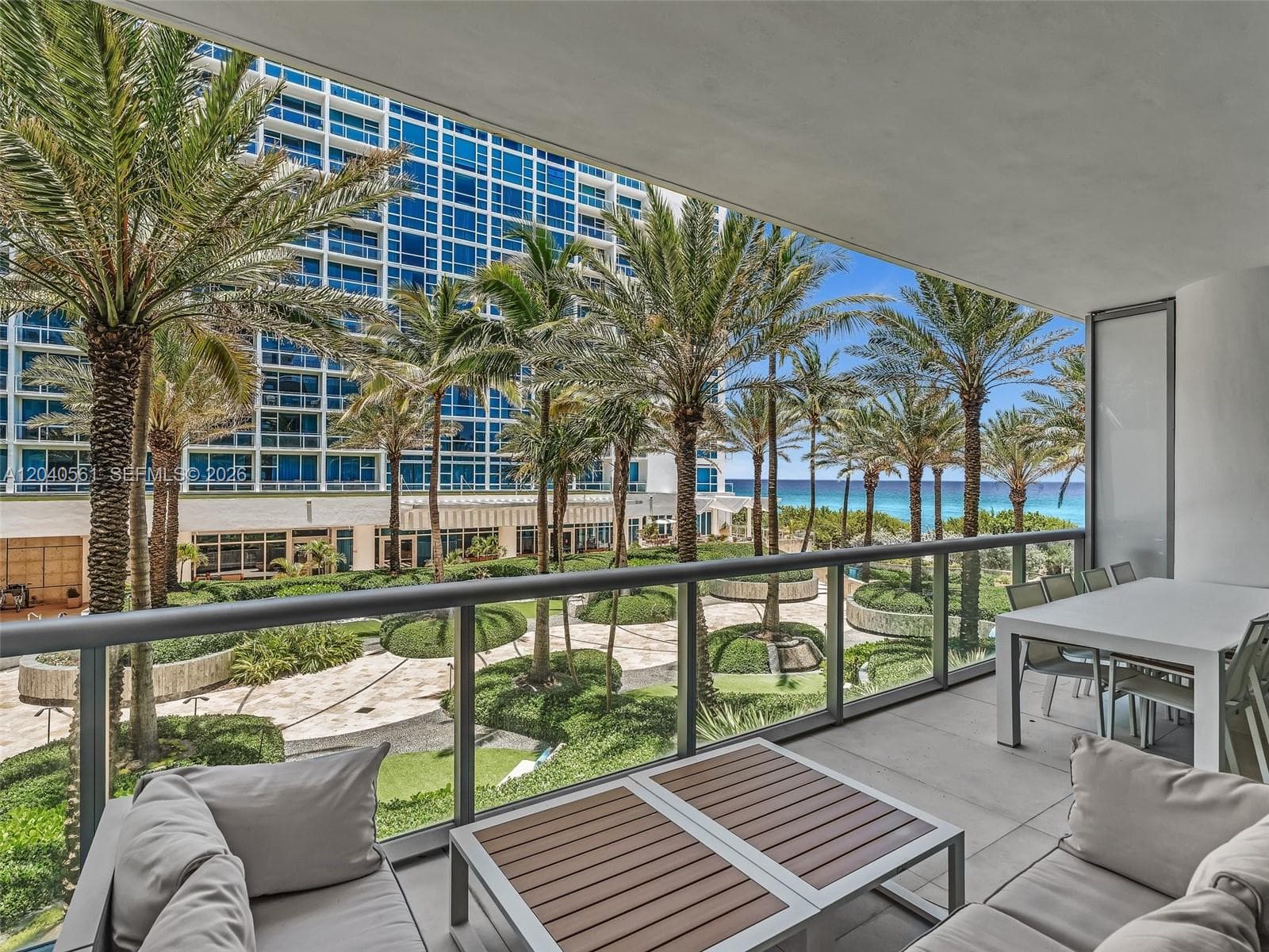 A12040561 — Miami Beach — 15