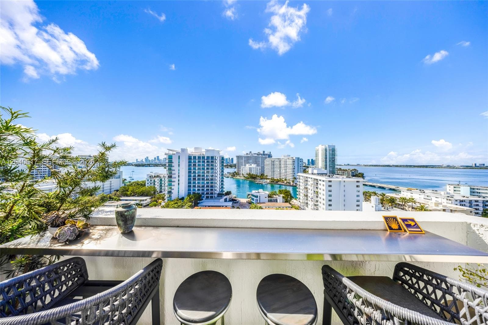 A12040617 — Miami Beach