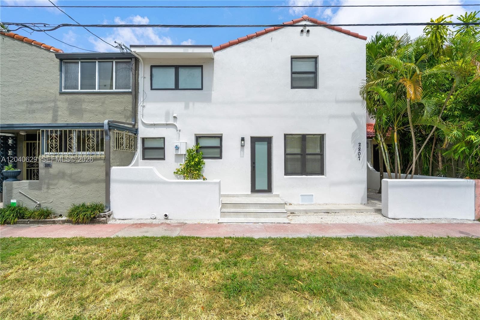 A12040629 — Miami Beach — 3
