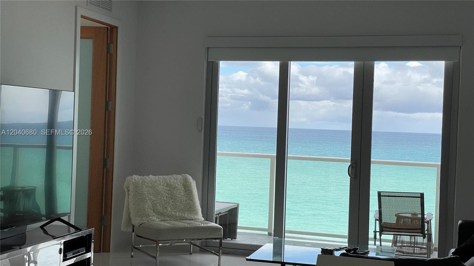 A12040680 — Miami Beach — 6