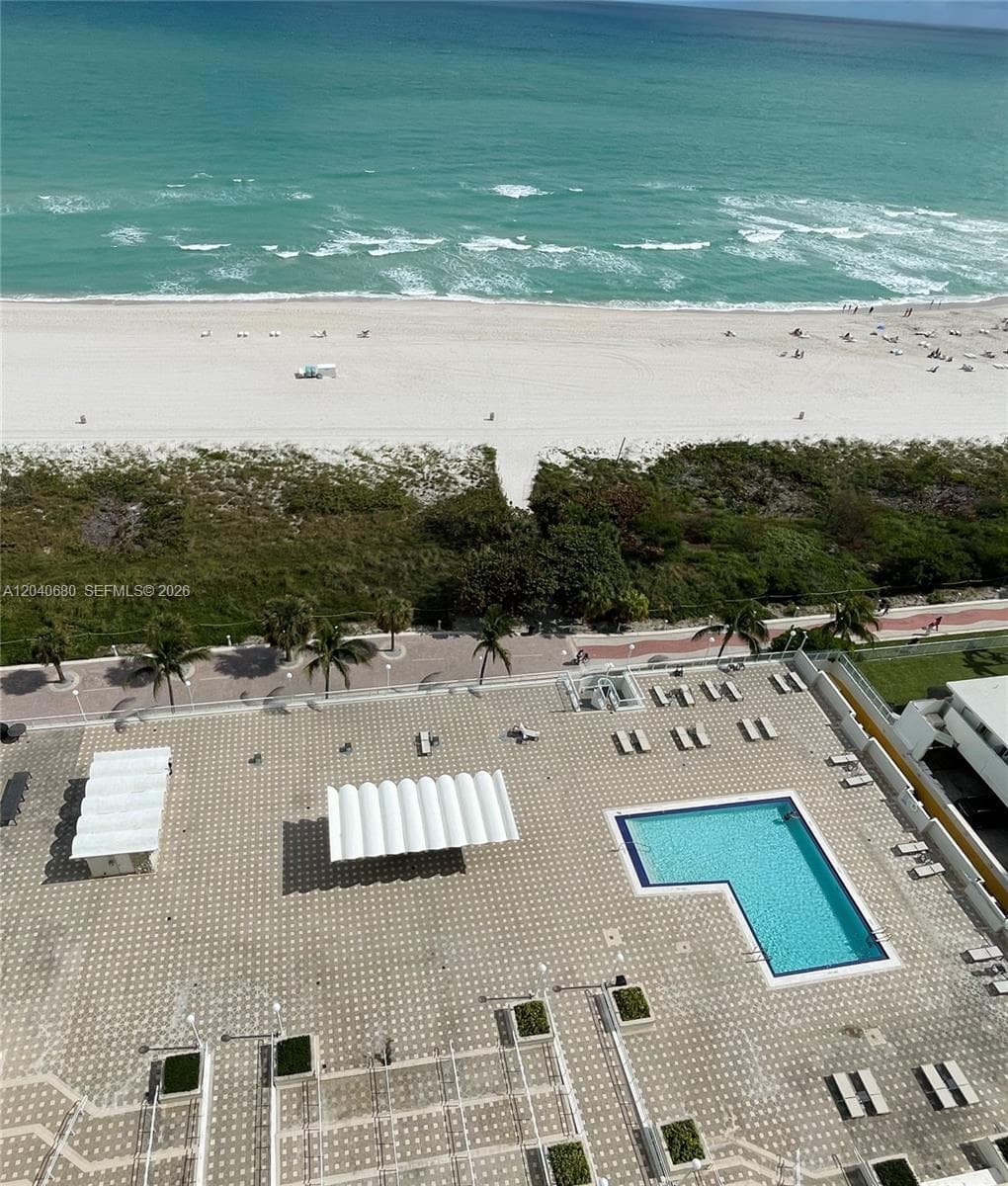 A12040680 — Miami Beach — 32