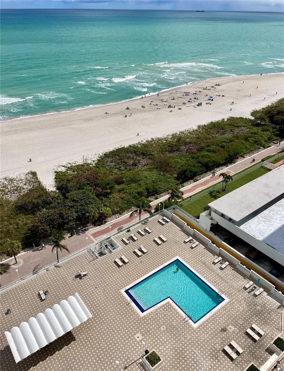 A12040680 — Miami Beach — 31