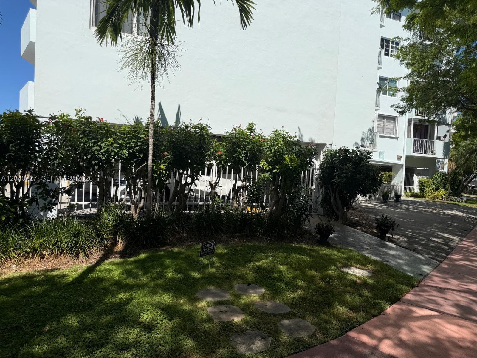 A12040727 — Miami Beach — 22