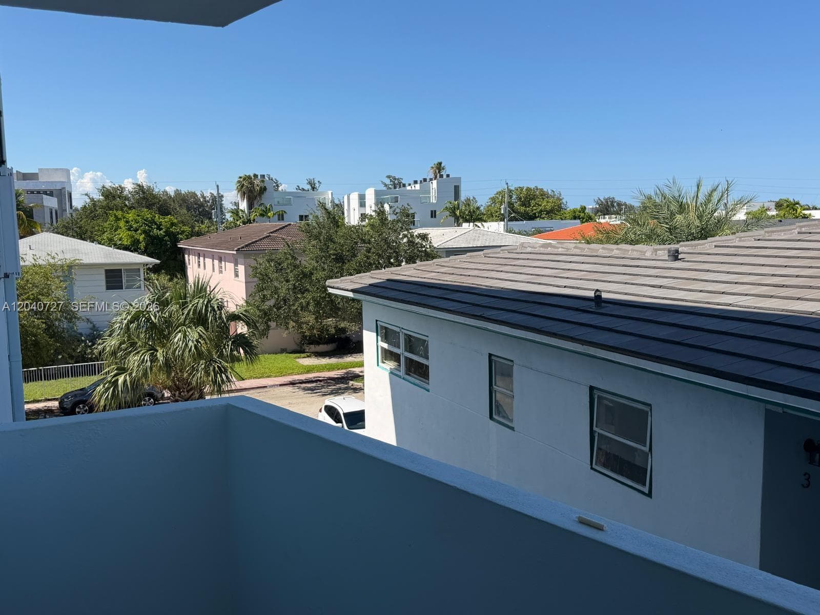 A12040727 — Miami Beach — 18