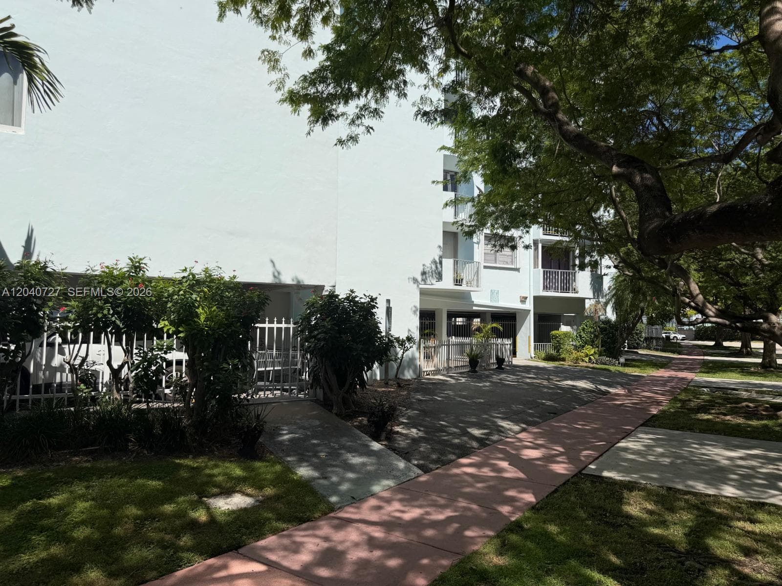 A12040727 — Miami Beach — 21