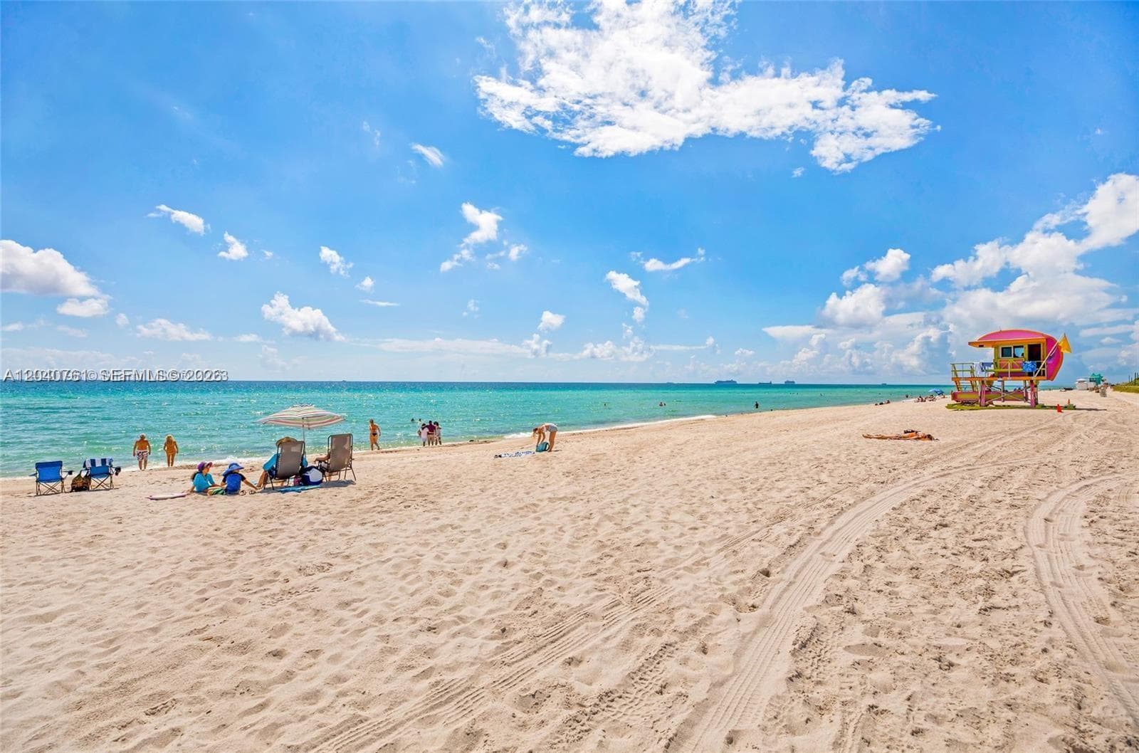 A12040761 — Miami Beach — 15