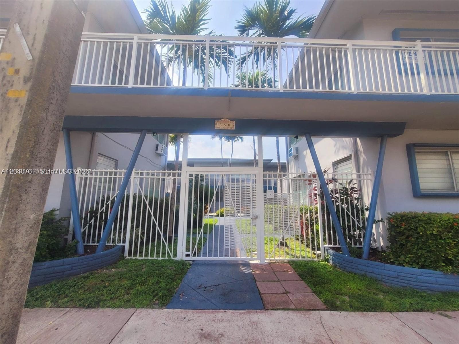 A12040761 — Miami Beach — 4