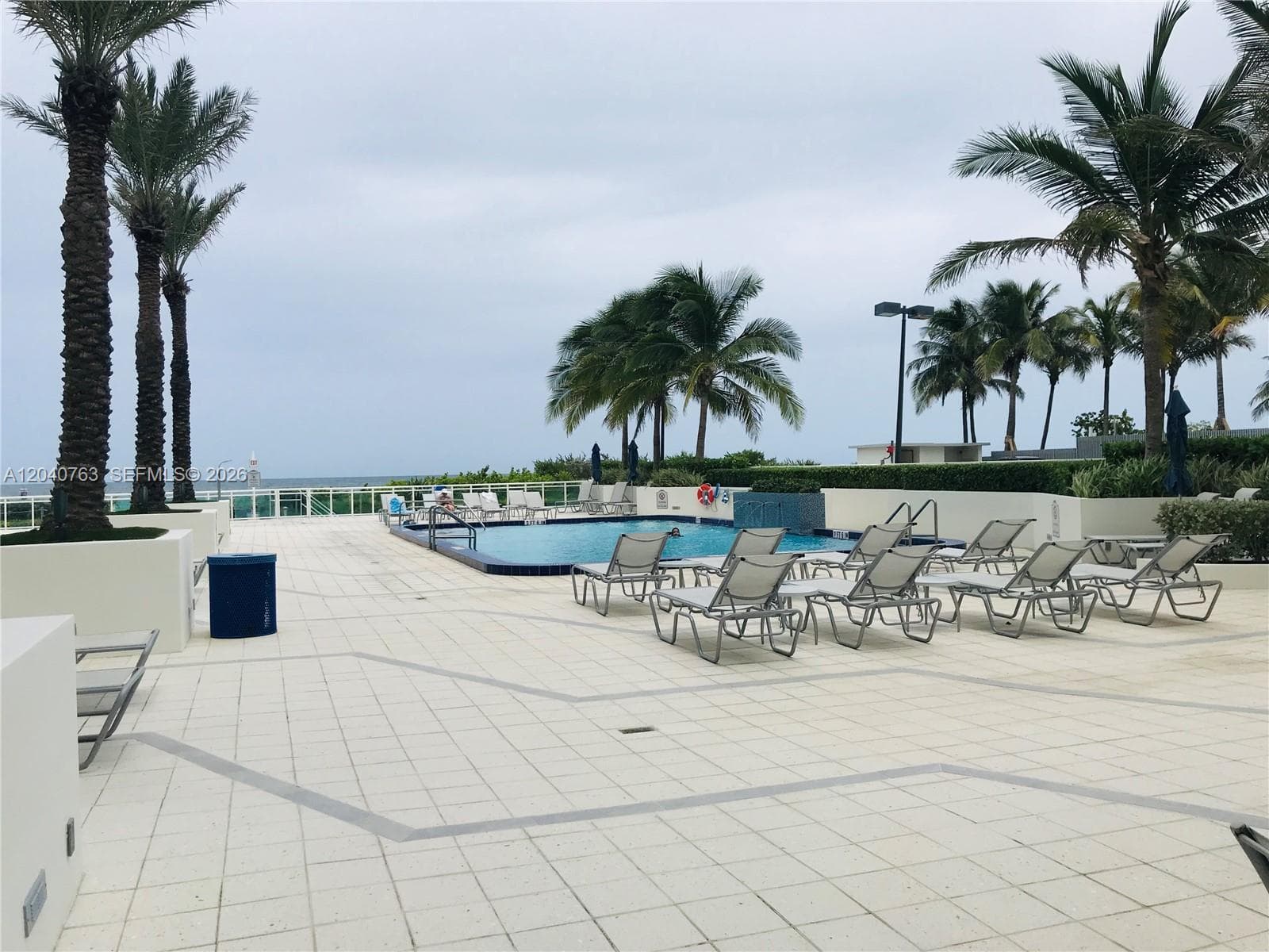 A12040763 — Miami Beach — 15