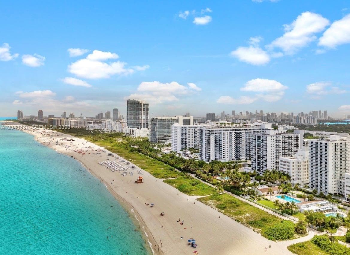 A12040831 — Miami Beach — 2