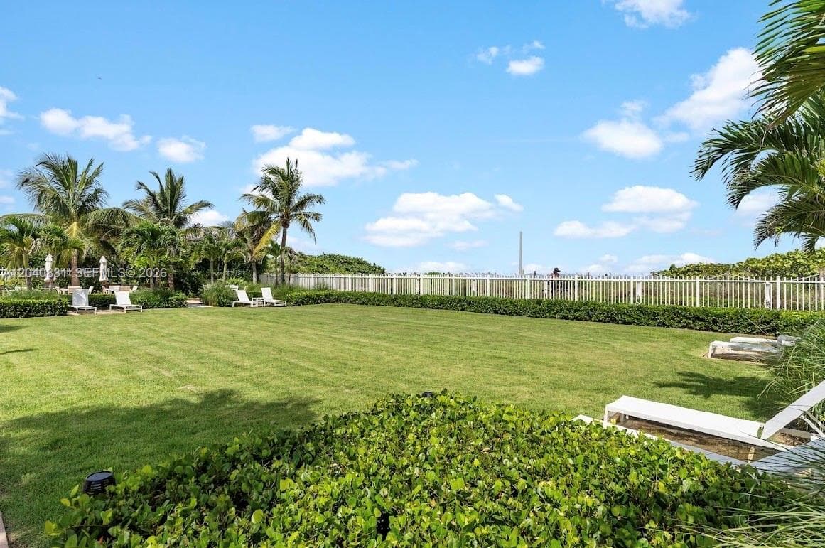 A12040831 — Miami Beach — 43
