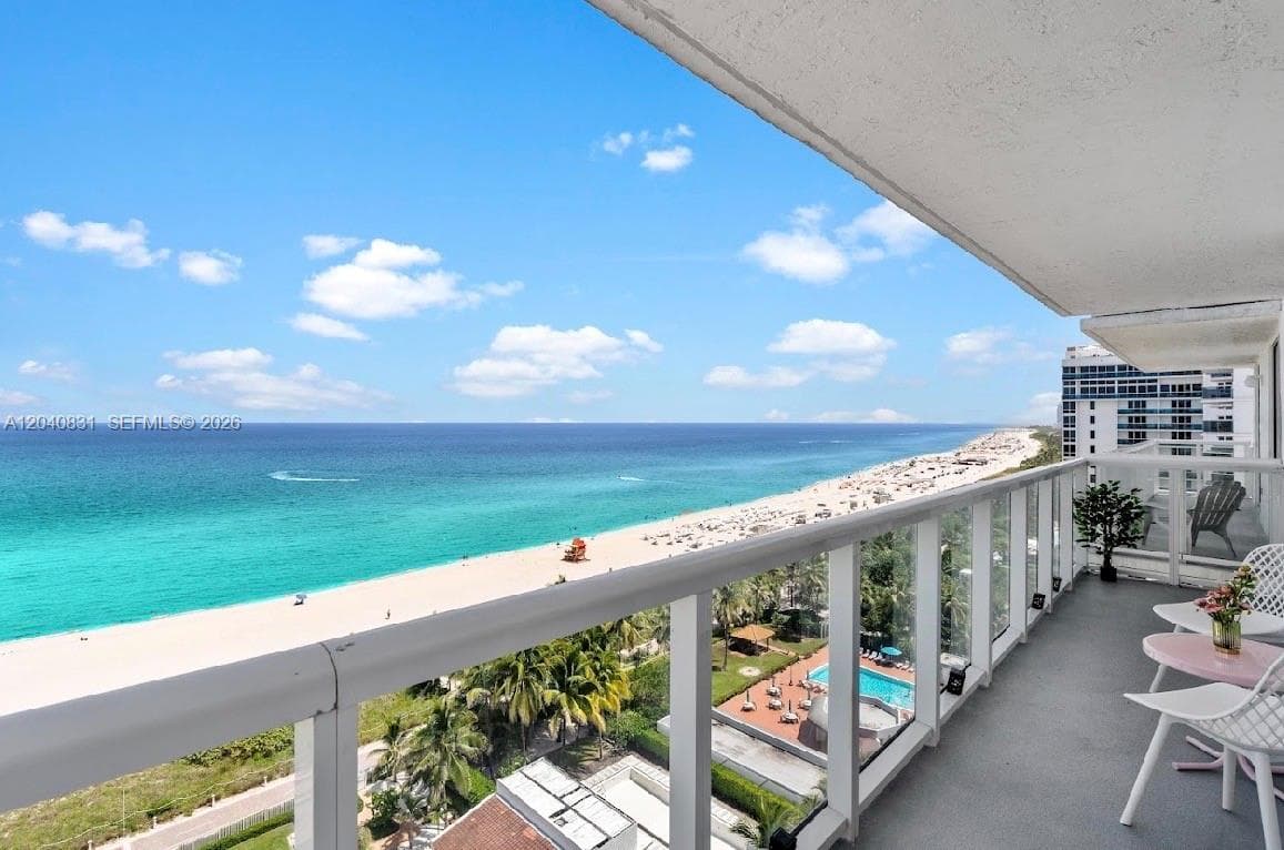 A12040831 — Miami Beach — 36