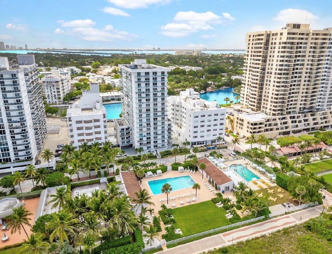 A12040831 — Miami Beach — 50