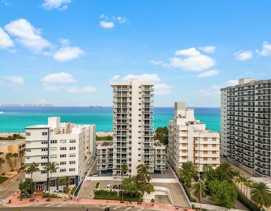 A12040831 — Miami Beach — 48