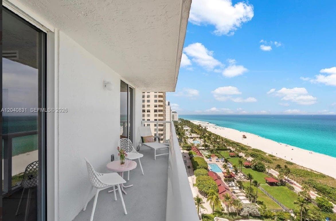 A12040831 — Miami Beach — 39
