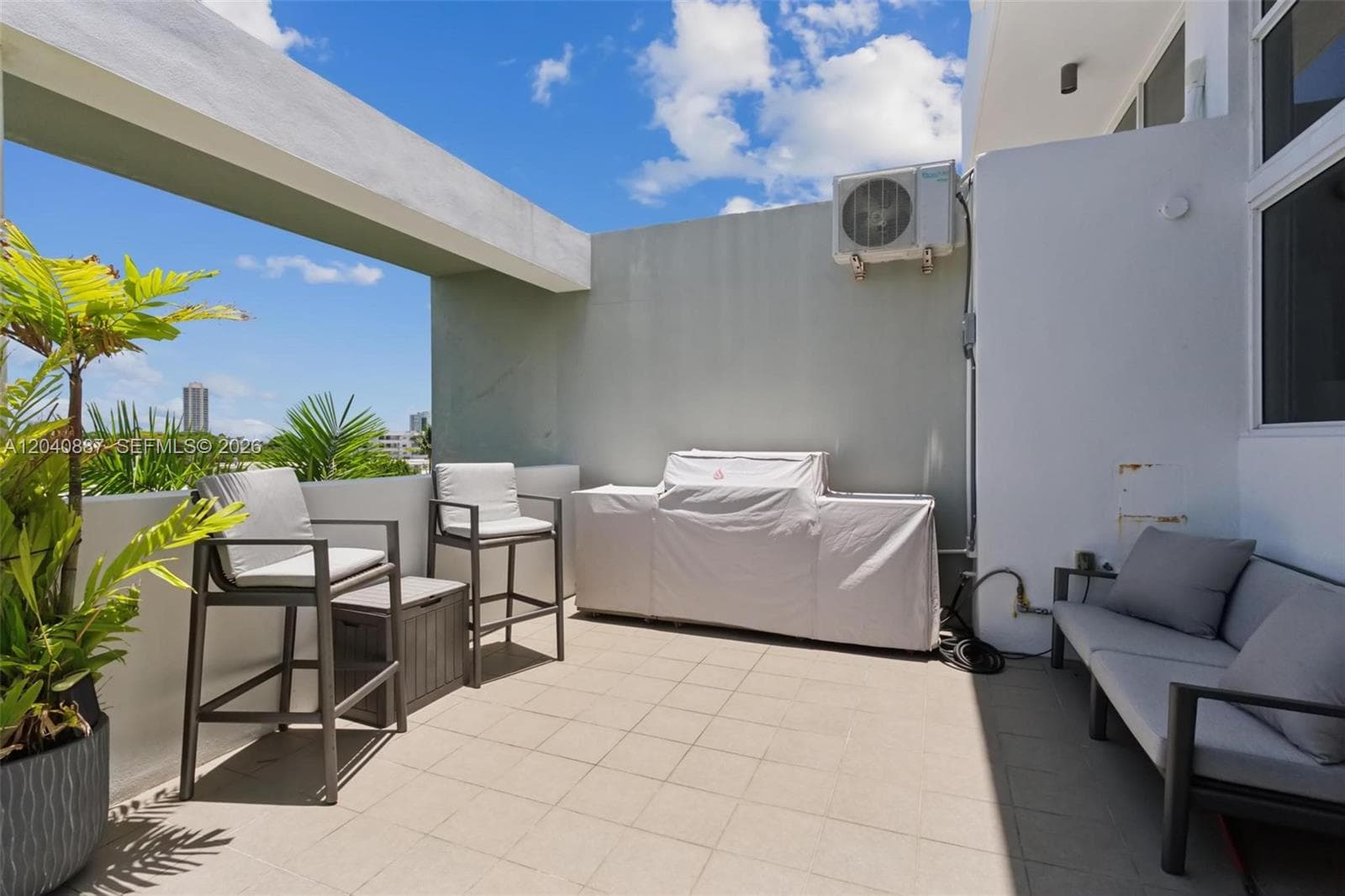 A12040887 — Miami Beach — 28