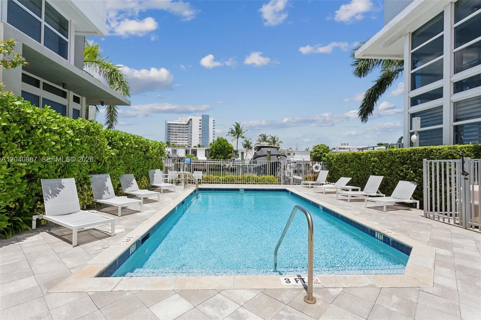 A12040887 — Miami Beach — 59