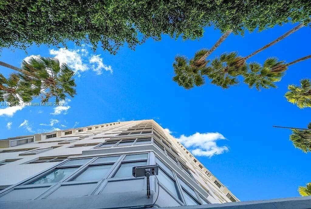 B26043886 — Miami Beach — 32