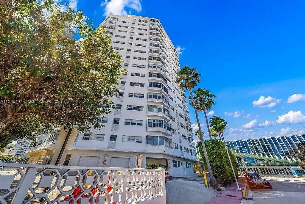 B26043886 — Miami Beach — 33