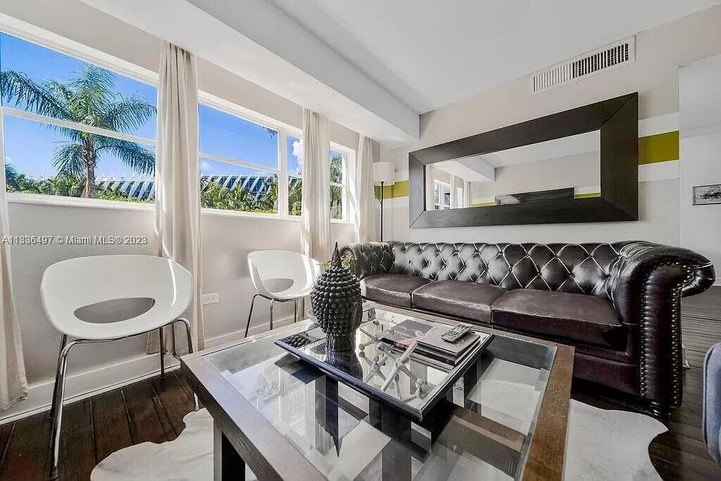 B26043886 — Miami Beach — 14
