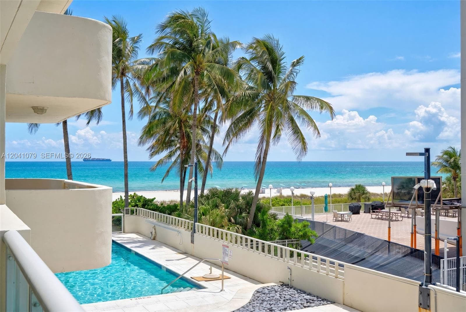 A12041079 — Miami Beach — 42