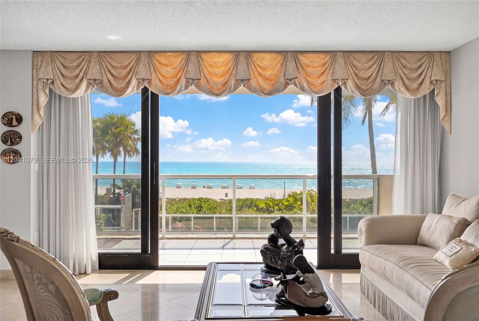 A12041079 — Miami Beach — 3