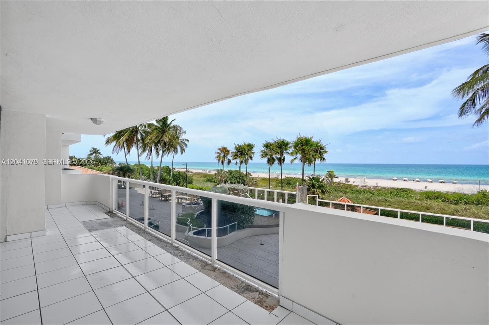 A12041079 — Miami Beach — 36