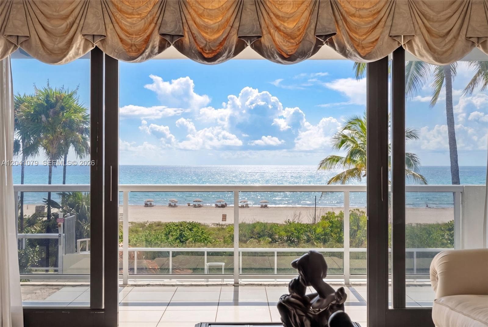 A12041079 — Miami Beach
