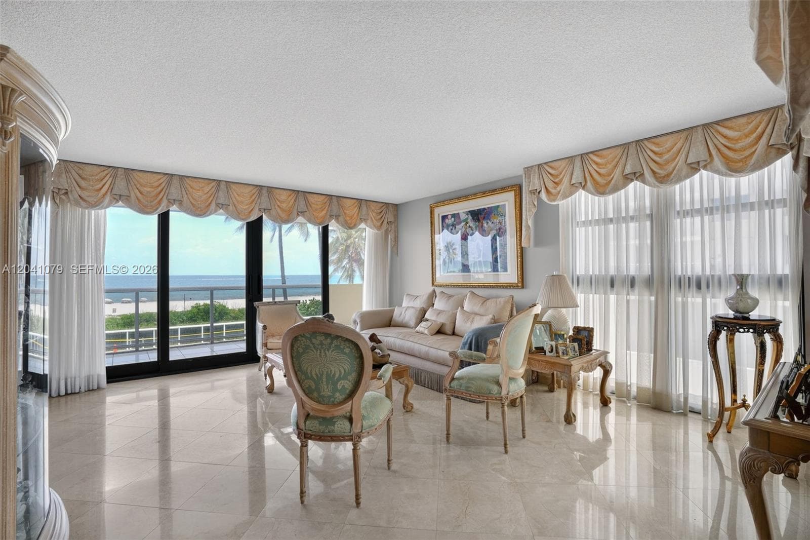 A12041079 — Miami Beach — 5