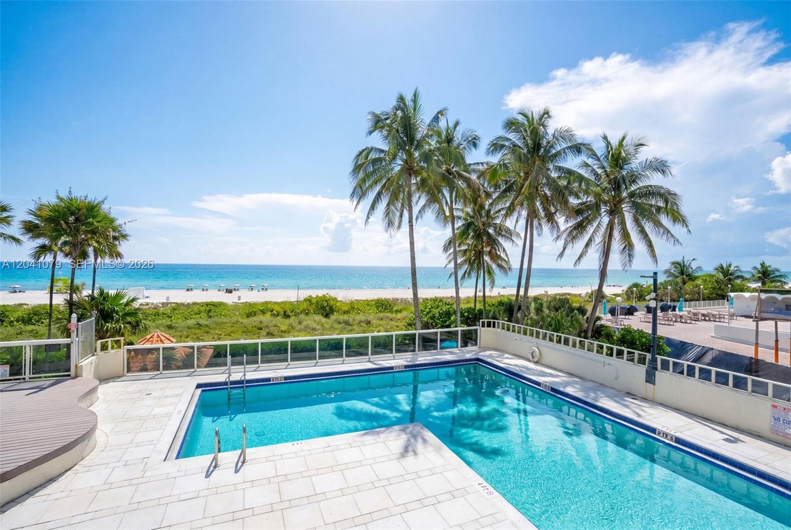 A12041079 — Miami Beach — 41