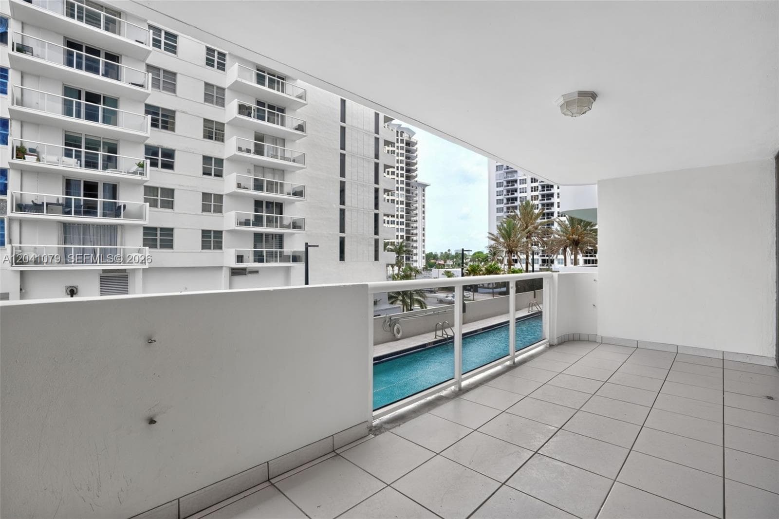 A12041079 — Miami Beach — 37