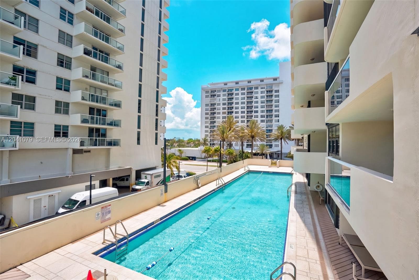 A12041079 — Miami Beach — 44
