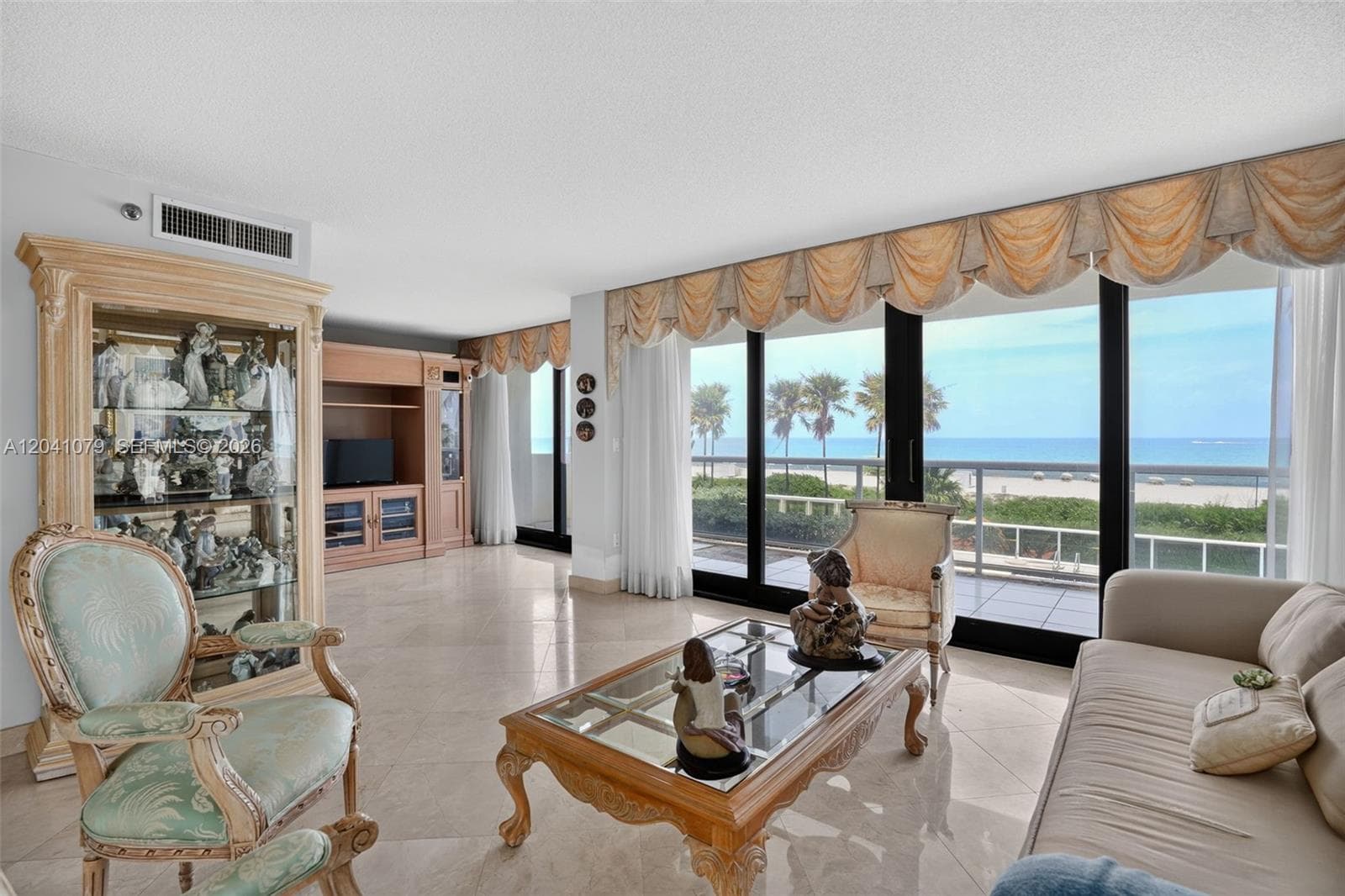 A12041079 — Miami Beach — 8
