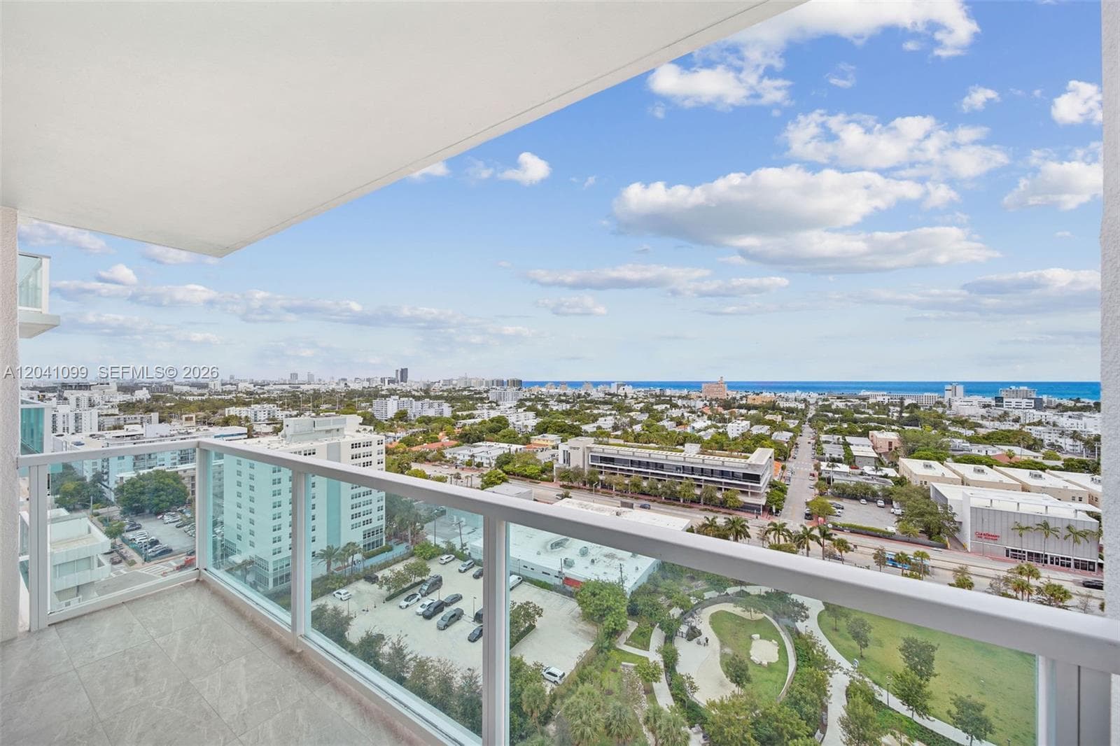 A12041099 — Miami Beach — 32