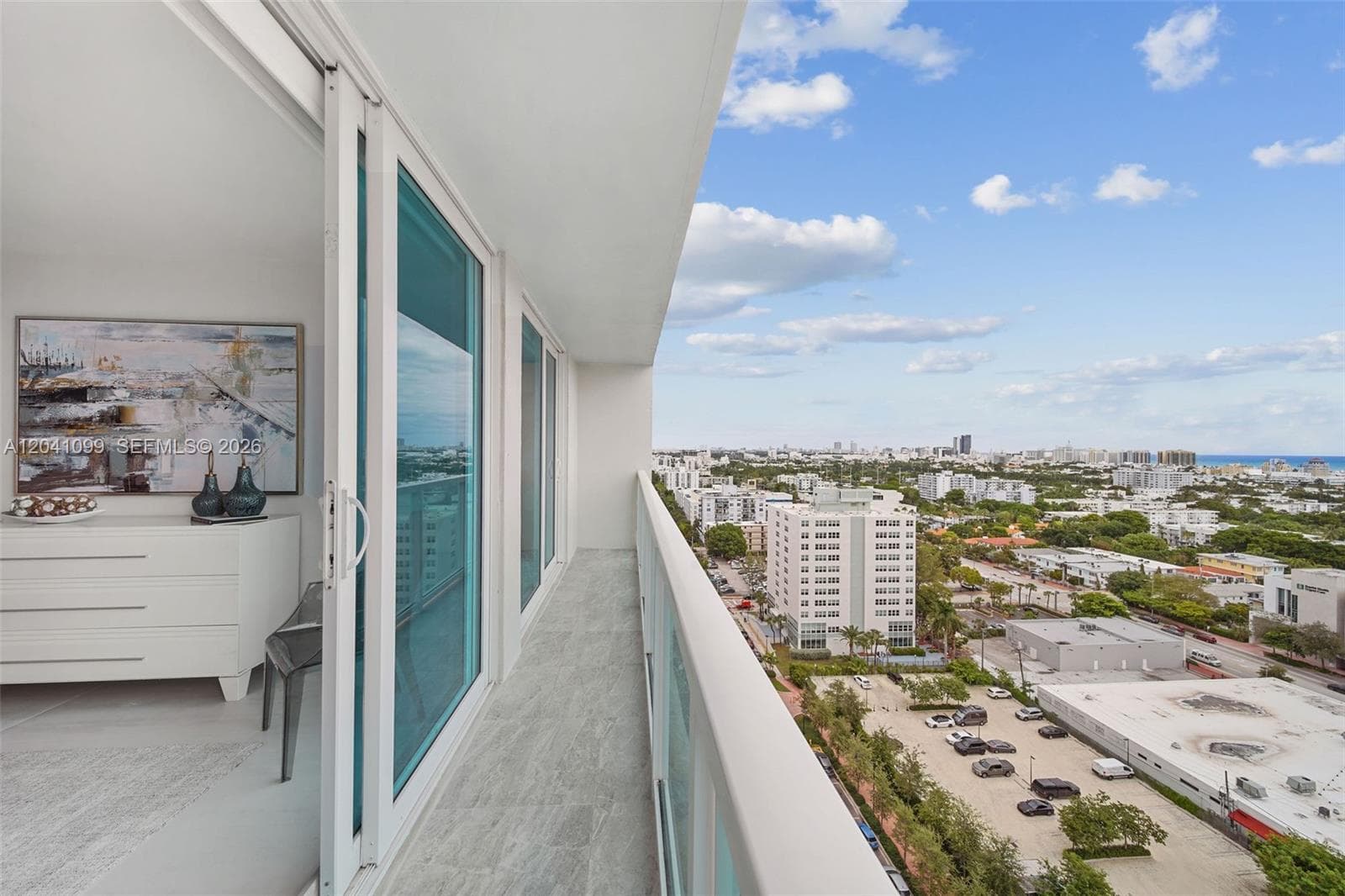 A12041099 — Miami Beach — 30