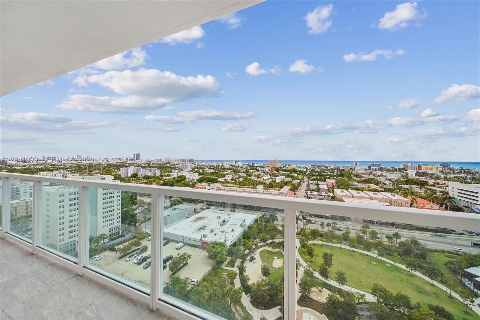 A12041099 — Miami Beach — 34