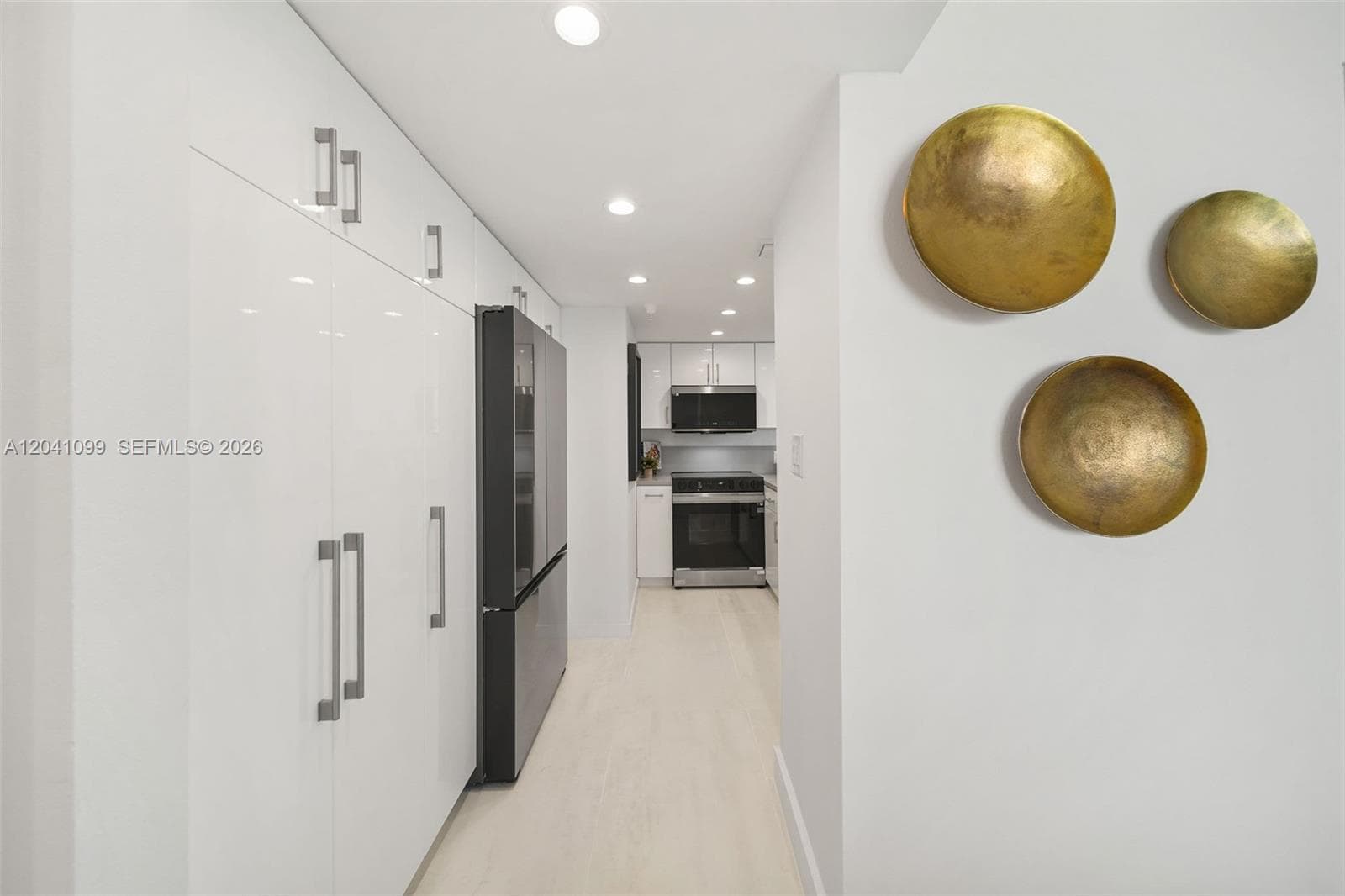 A12041099 — Miami Beach — 11